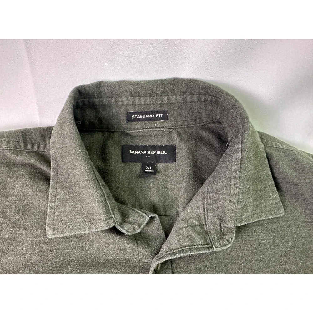 Banana Republic Mens XL Gray Button Down Shirt Soft Minimalist‎ Dark Academia
